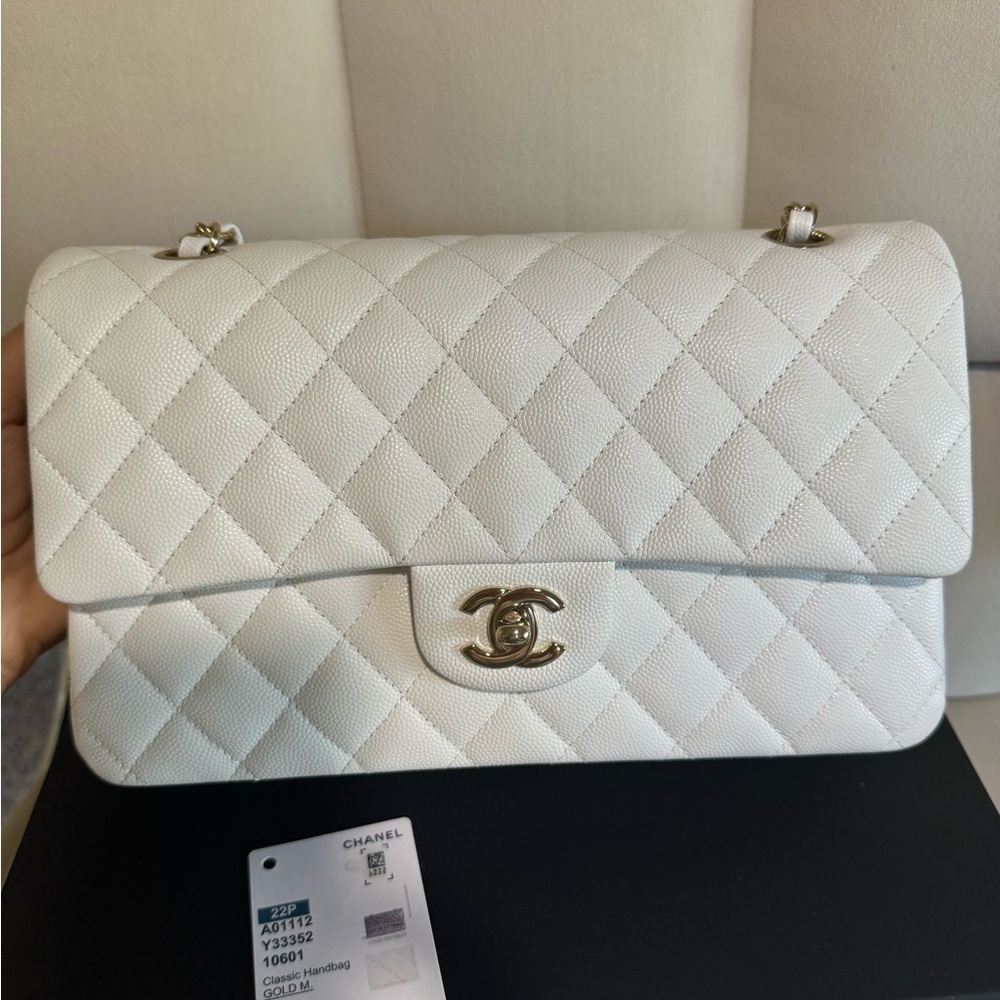 Chanel caviar medium classic flap